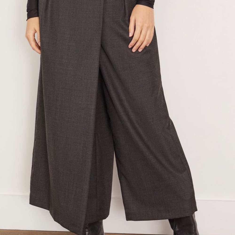 Adler Glenplaid Wrap Pant

TIBI
Regular price
$795.00